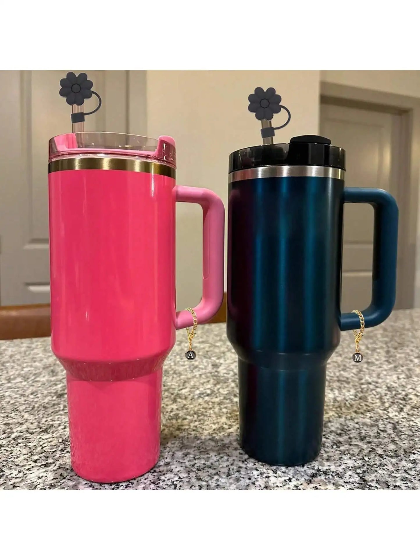 2 Stanley cup accessories, 1 with straw sleeve, suitable for handle rollers of 30 and 40 ounces, 1 Stanley cup initials (black)