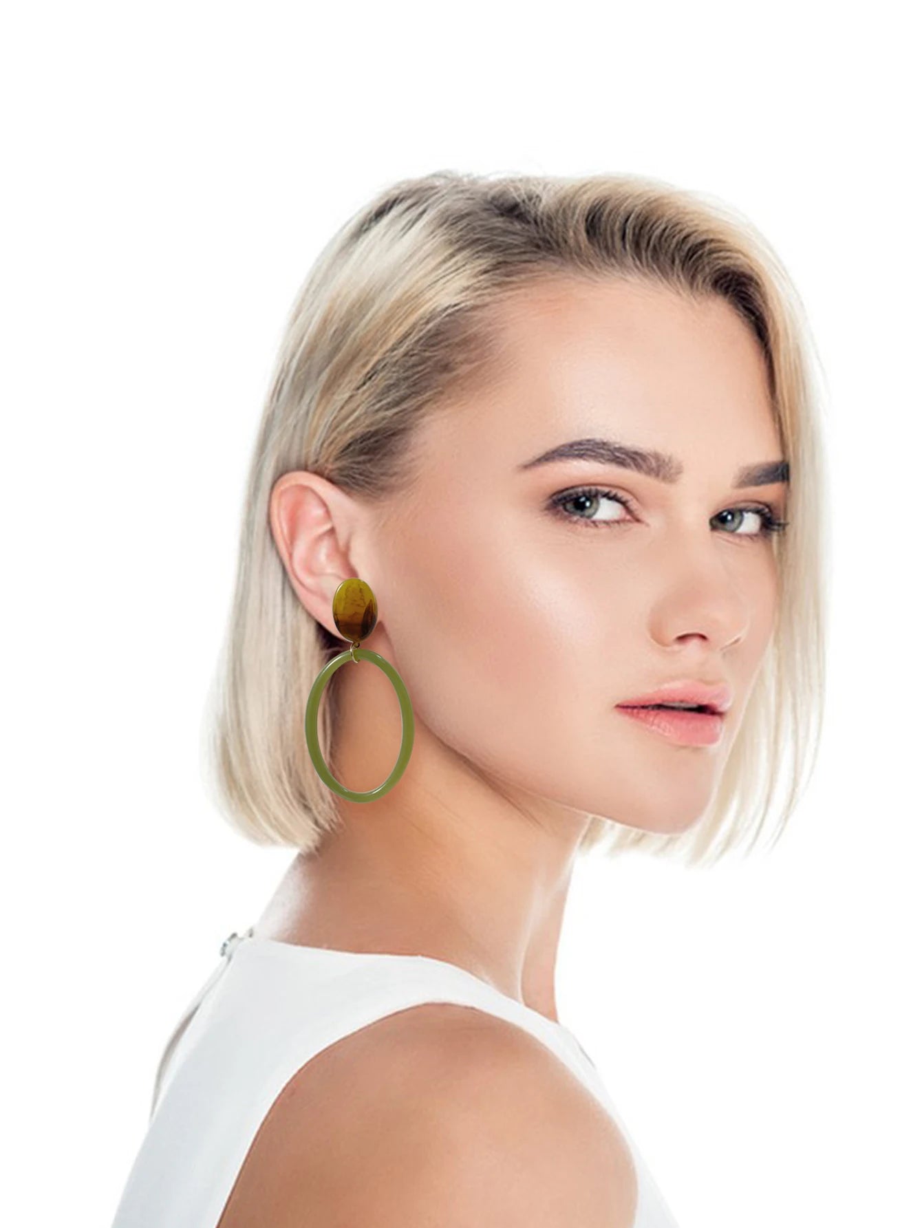 A Pair of Elegant,Noble,Simple,And Generous Oval Shaped Earrings,Suitable for Daily Leisure Gatherings