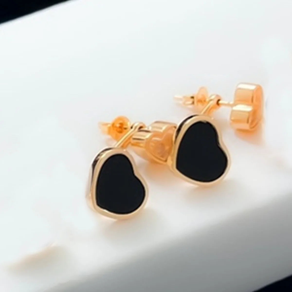 2025 New Fashionable Minimalist, Small and Popular, Exquisite Love Earrings for Women, Suitable for Jewelry Gifts, Free Shipping