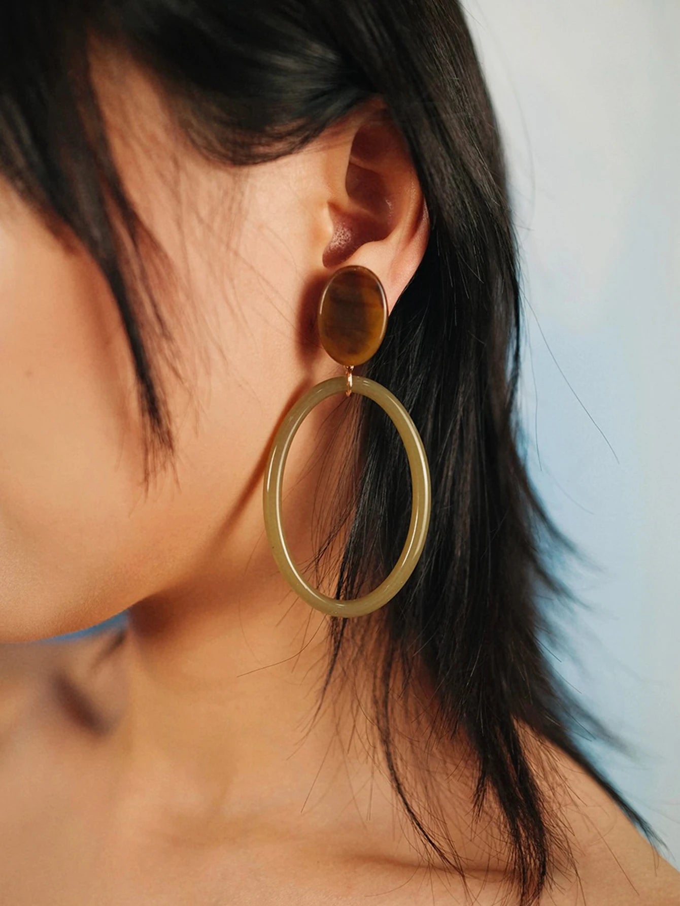 A Pair of Elegant,Noble,Simple,And Generous Oval Shaped Earrings,Suitable for Daily Leisure Gatherings