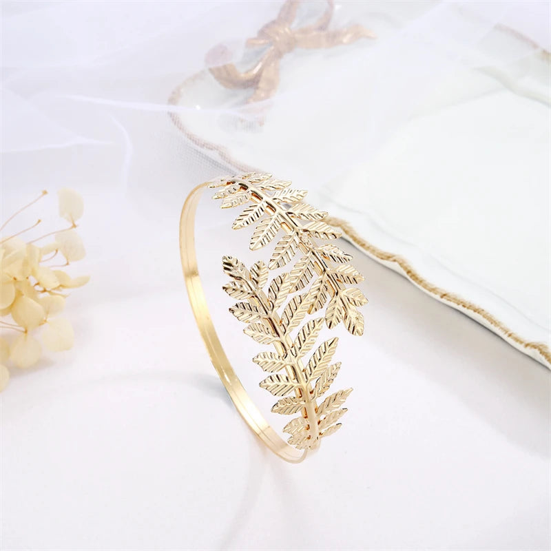 Women's Open Cuff Gold Color Leaf Bangles European Charming Exaggerated Charm Bracelets for Ladies Beach Vacation Hand Jewelry
