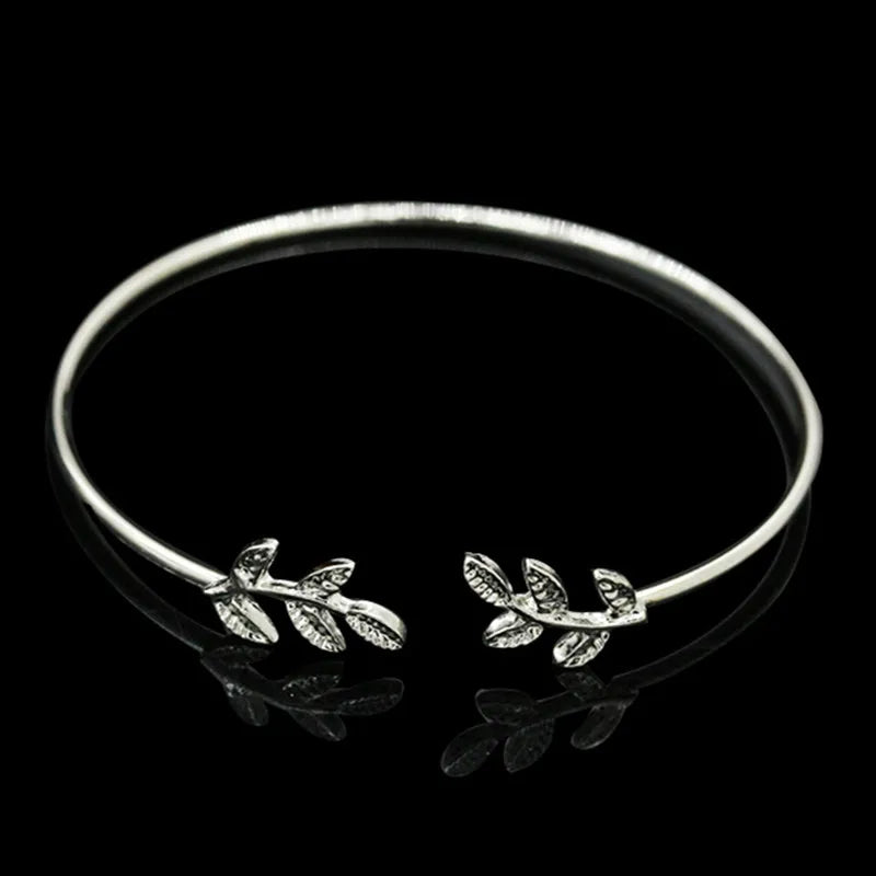 Women's Open Cuff Gold Color Leaf Bangles European Charming Exaggerated Charm Bracelets for Ladies Beach Vacation Hand Jewelry