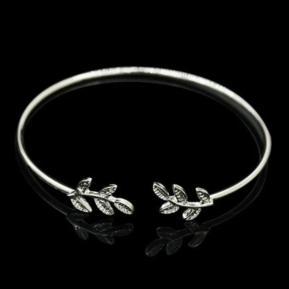 Women's Open Cuff Gold Color Leaf Bangles European Charming Exaggerated Charm Bracelets for Ladies Beach Vacation Hand Jewelry