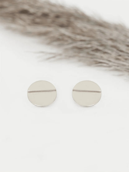1 pair of fashionable and personalized designs, a pair of two half round earrings that are fashionable and versatile