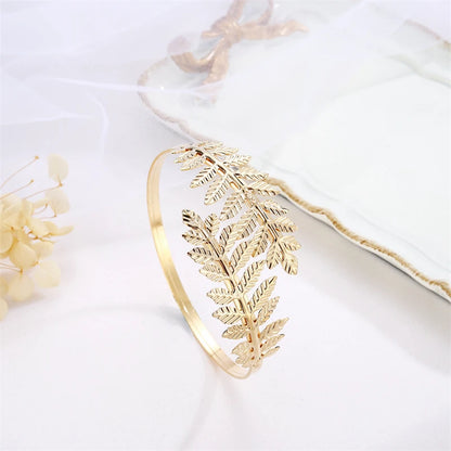 Women's Open Cuff Gold Color Leaf Bangles European Charming Exaggerated Charm Bracelets for Ladies Beach Vacation Hand Jewelry