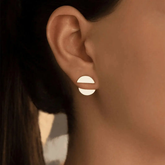 1 pair of fashionable and personalized designs, a pair of two half round earrings that are fashionable and versatile